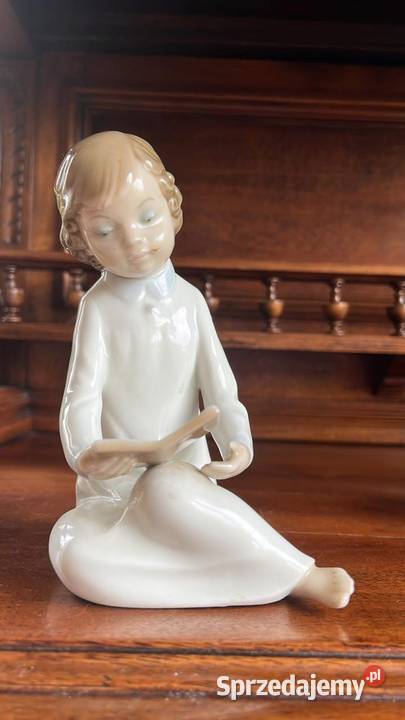 Chłopiec czytający książkę Zaphir Lladro Gdańsk