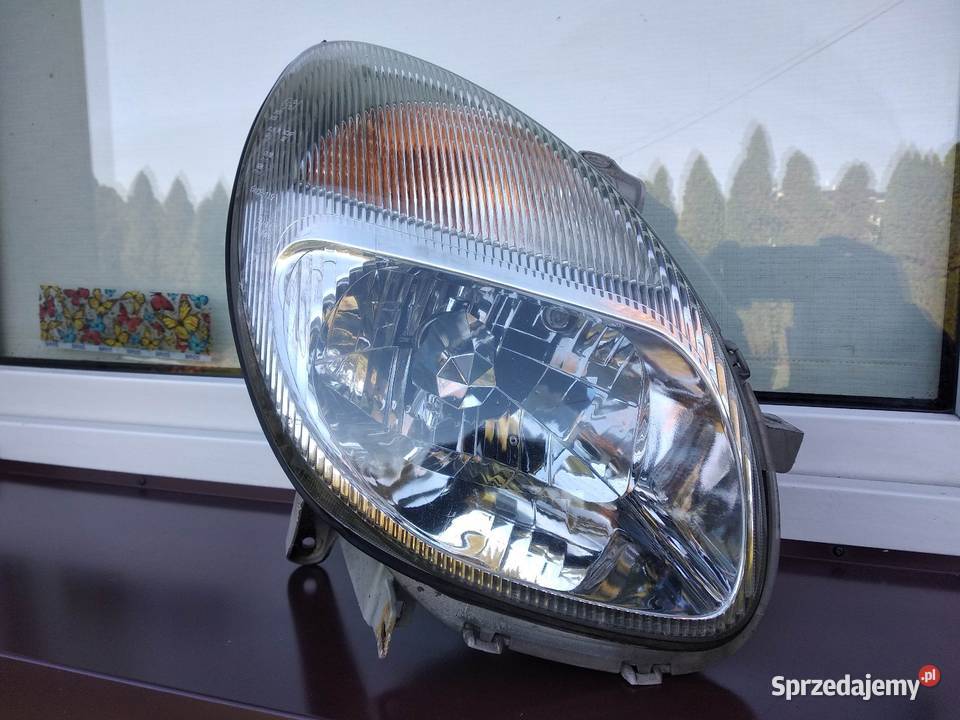 Daihatsu Sirion M100 lampa przednia prawa osobowe