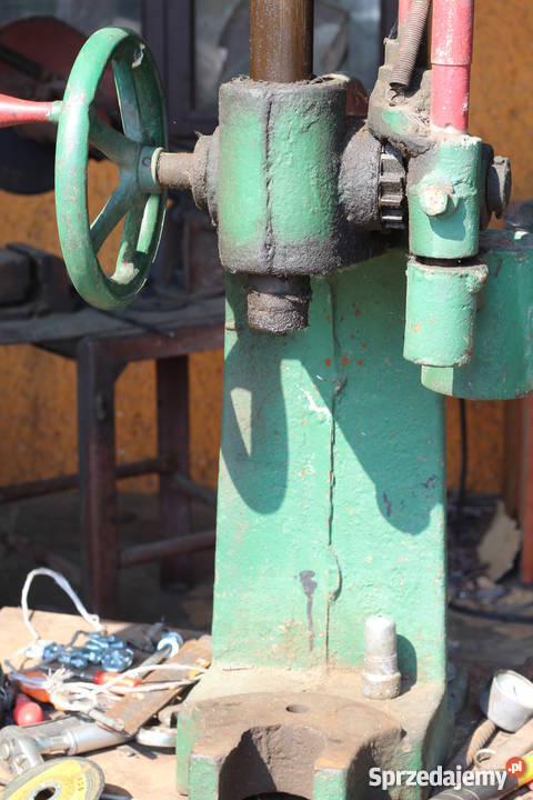 Prasa zębata likwiduje tartak Iłża