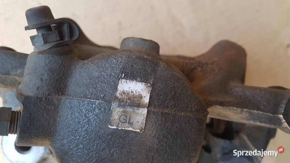 BMW 218d seria 2 F45 Active Tourer zacisk