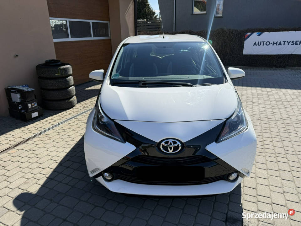 Toyota Aygo Rezerwacja II 2014 Aygo Orzech