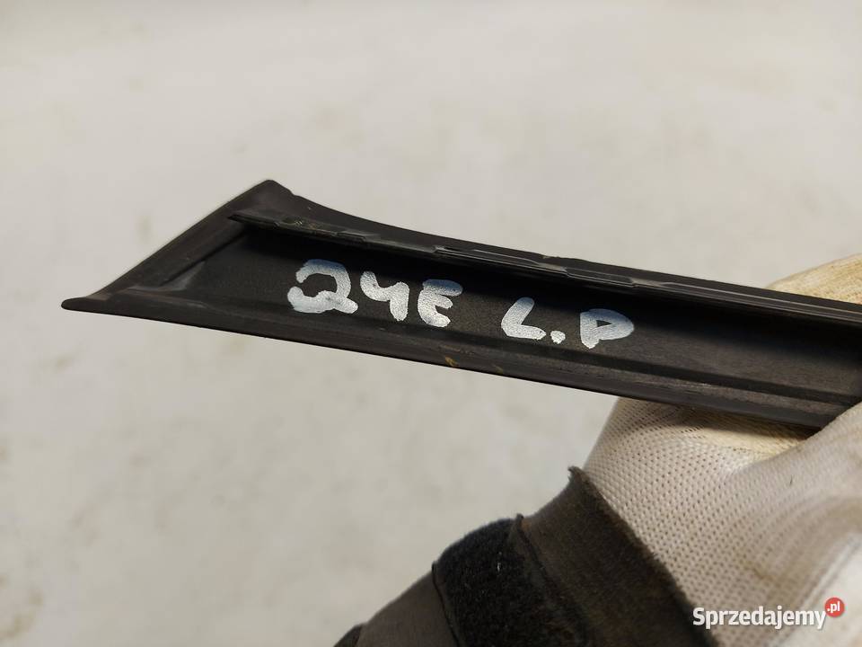 Audi Q4 ETRON 89A 89E LISTWA SZYBY CZOŁOWEJ LEWY