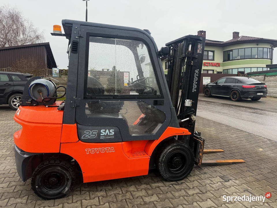 wózek widłowy TOYOTA 7FGF25 2500 330m 7300mtg łódzkie sprzedam