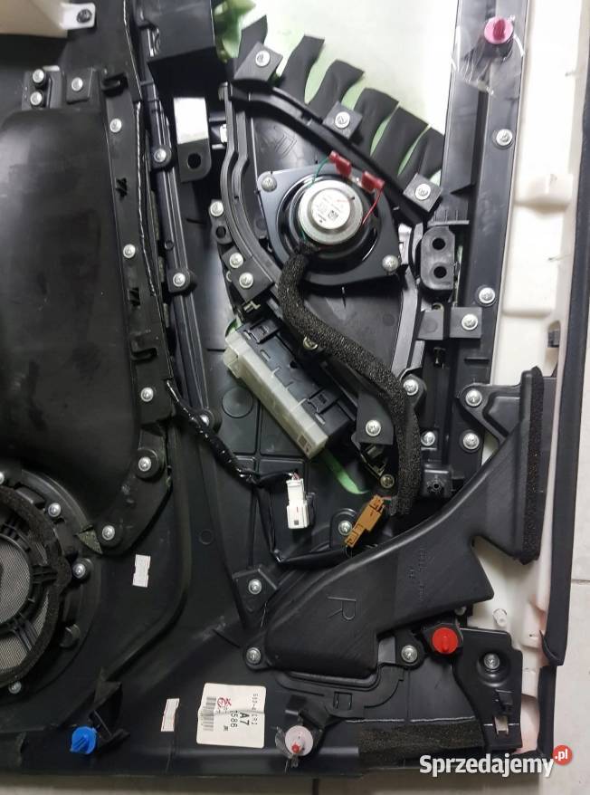 Boczek drzwi prawy skóra Nissan GTR GTR