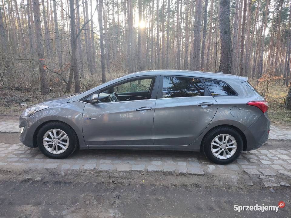Hyundai i30 navi kamera tempomat bluetooth 1600cm3