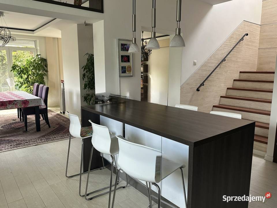 Wolnostojący dom na osiedlu Rogi w rejonie mieszkalny Konstantynów Łódzki