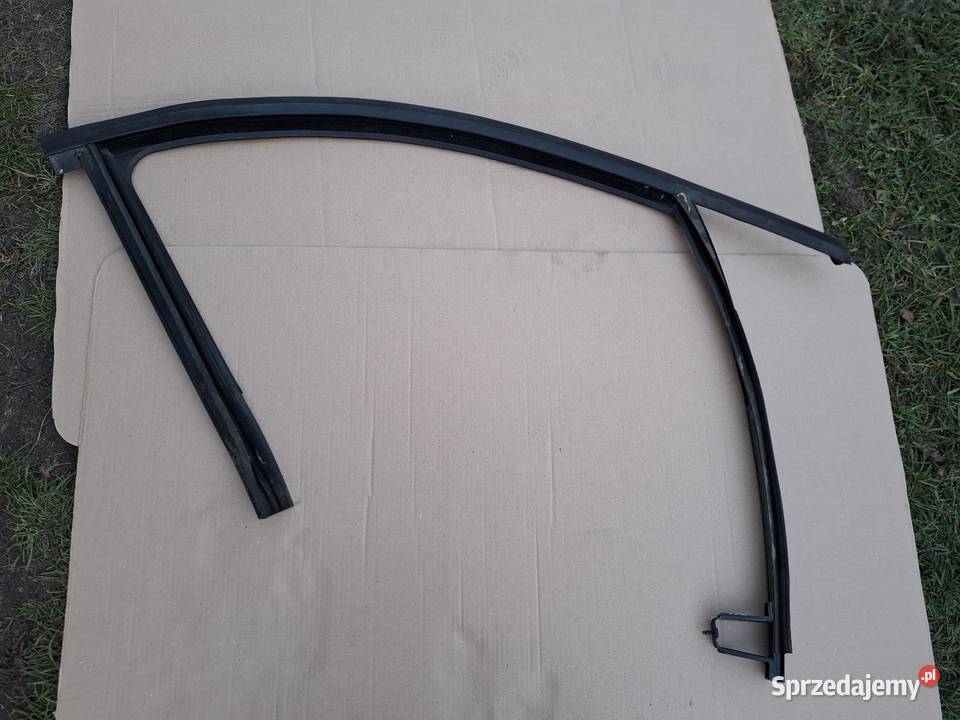 Uszczelka listwa zgarniająca ramy drzwi prawy