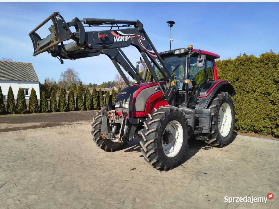Valtra N101 z tuzem i ładowaczem Grabów Szlachecki