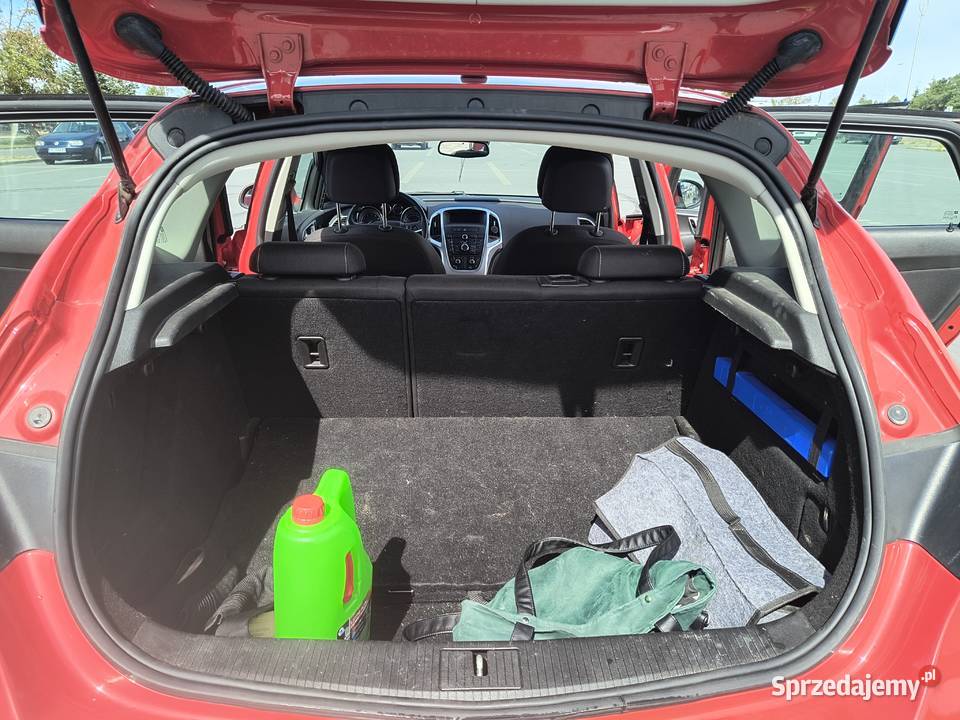 Opel astra j 2010 16 180 turbo mały przebieg Kielce sprzedam