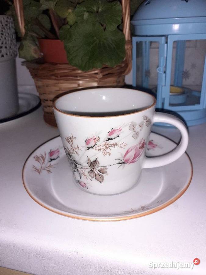 Filiżanka ze spodkiem w róże