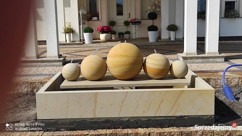 Piękna nowoczesna fontanna ogrodowa z piaskowca Kamienna Góra