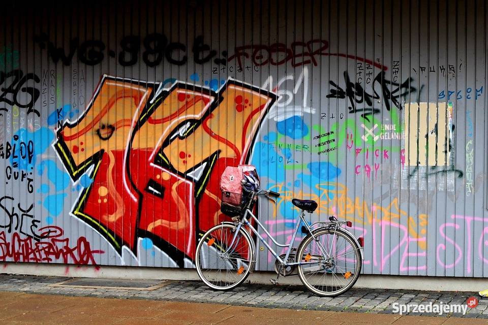 Usunięcie graffiti z elewacji ściany napisów Wrocław