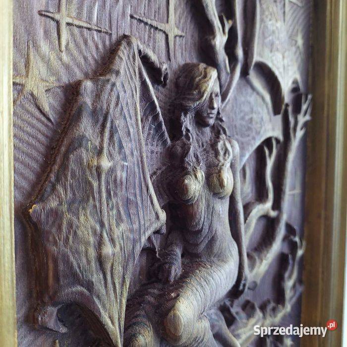 Płaskorzeźba drewno kobieta w ramie Malechowo