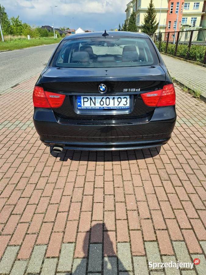 BMW E90 318d 143 2010rczarny Konin