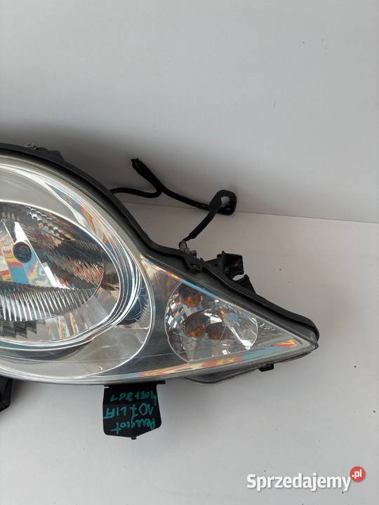 Peugeot 107 lift 89033104 LAMPA PRZÓD PRZEDNIA Lampy przednie