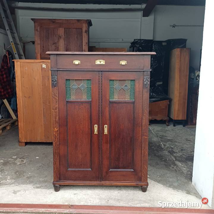 Stylowa Bieliźniarka Secesyjna z Witrażami