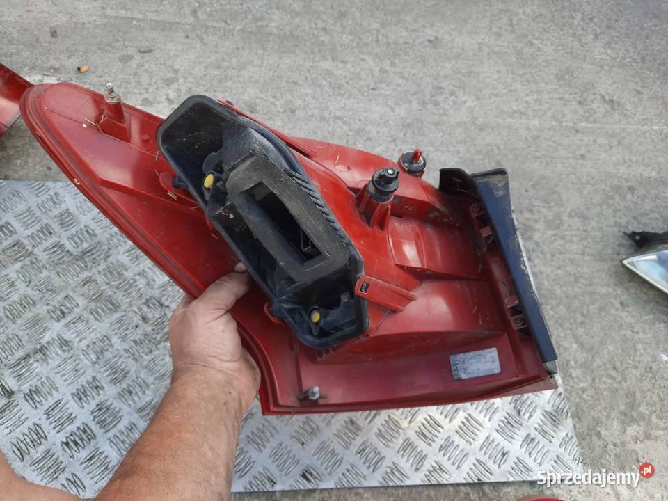 Lampa prawa tył tylna Peugeot 407 SW kombi Radłów sprzedam