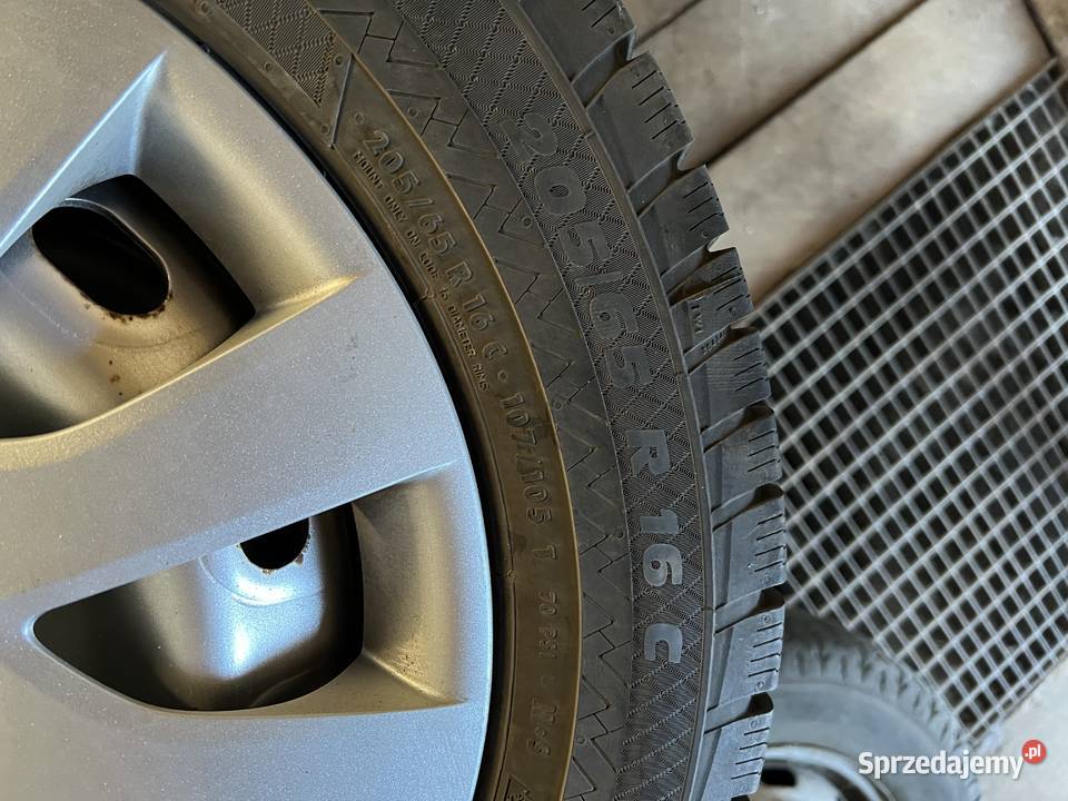 Opony zimowe na felgach trafic 2056516c z Ciężarowe Ostrowiec Świętokrzyski sprzedam