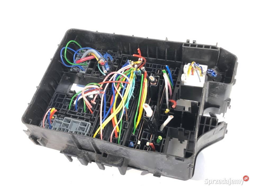 SKRZYNKA BEZPIECZNIKÓW SUZUKI VITARA Crossover Skrzynki bezpieczników podkarpackie