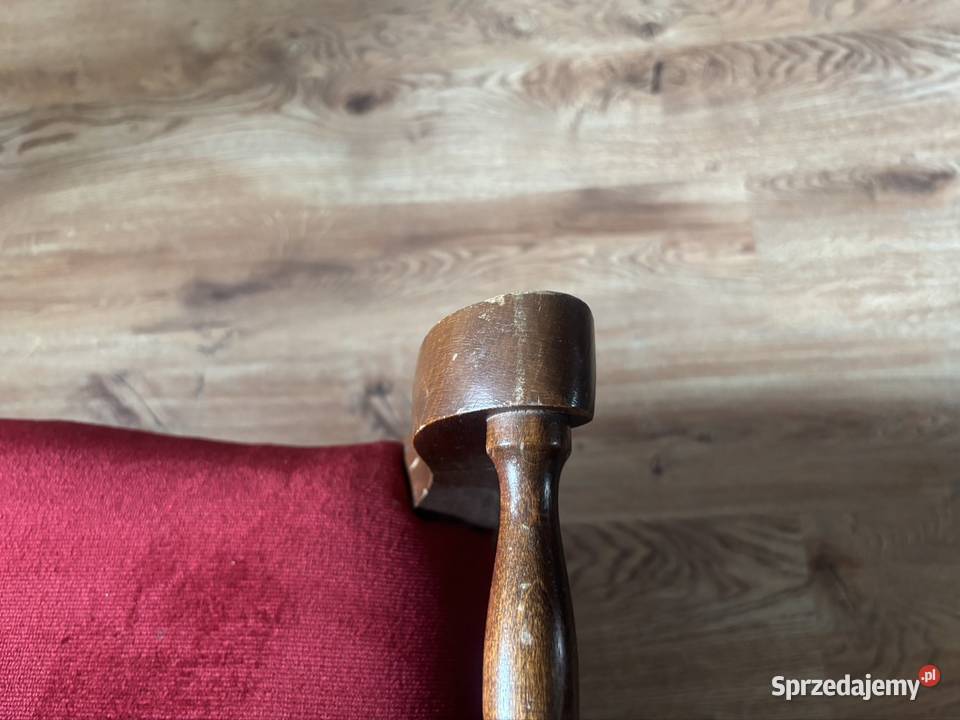 Ławeczka w odcieniu ciemnej czerwieni Starachowice