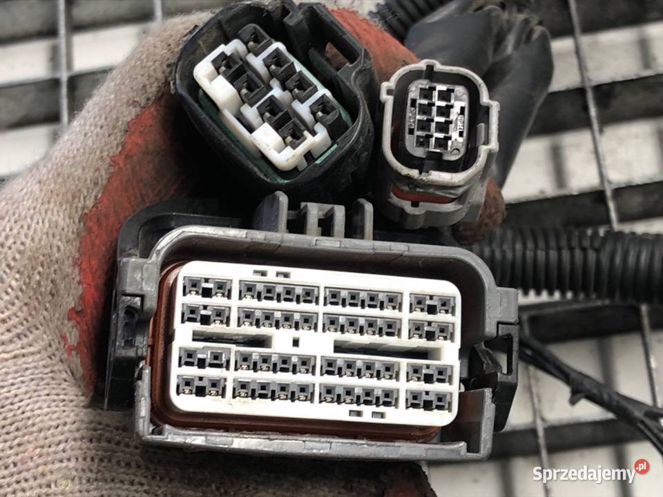SKRZYNKA BEZPIECZNIKÓW MITSUBISHI OUTLANDER III