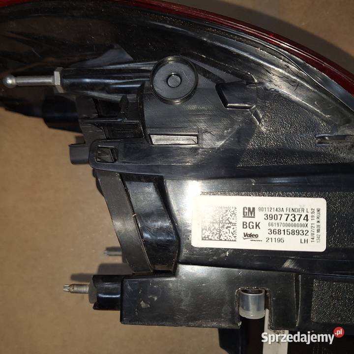Astra K lampa tył kombi Banie