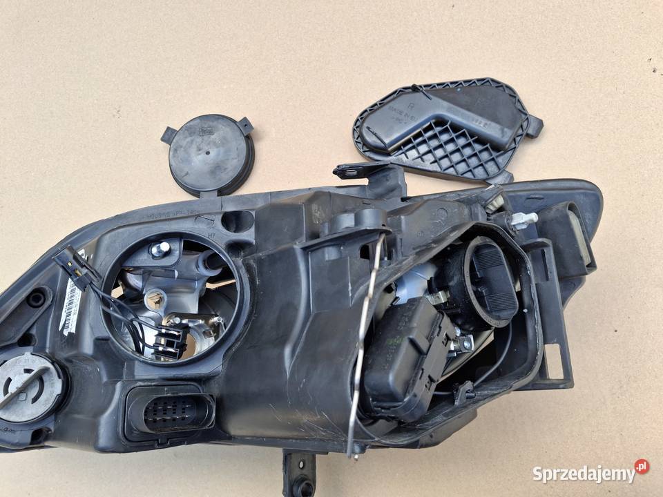 VW GOLF 5 V PLUS REFLEKTOR PRAWY LAMPA PRAWA