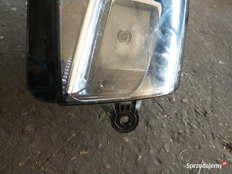 Reflektor VW T 6 uszkodzony Zendek