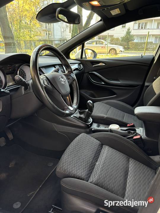Opel Astra 2018 diesel mały przebieg bogate manualna Kraków