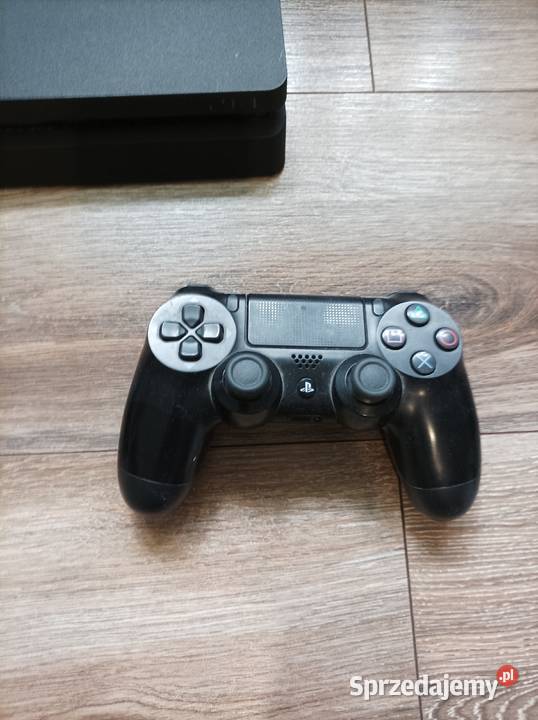 Konsola PlayStation 4