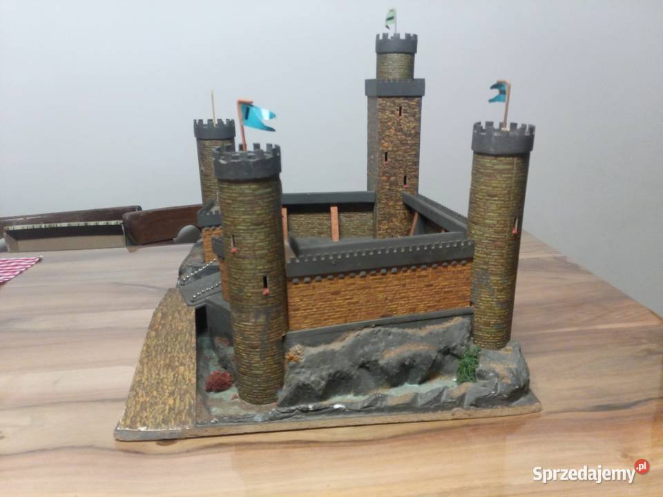 Ręcznie robiony zamek drewniano kartonowy Wieliczka