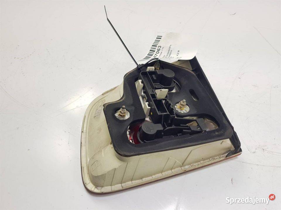 LAMPA LEWA TYŁ VOLKSWAGEN TOUAREG