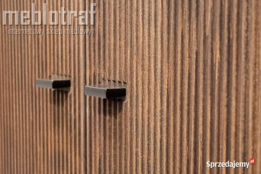Super designewitryna z frontami ryflowanymi ręki