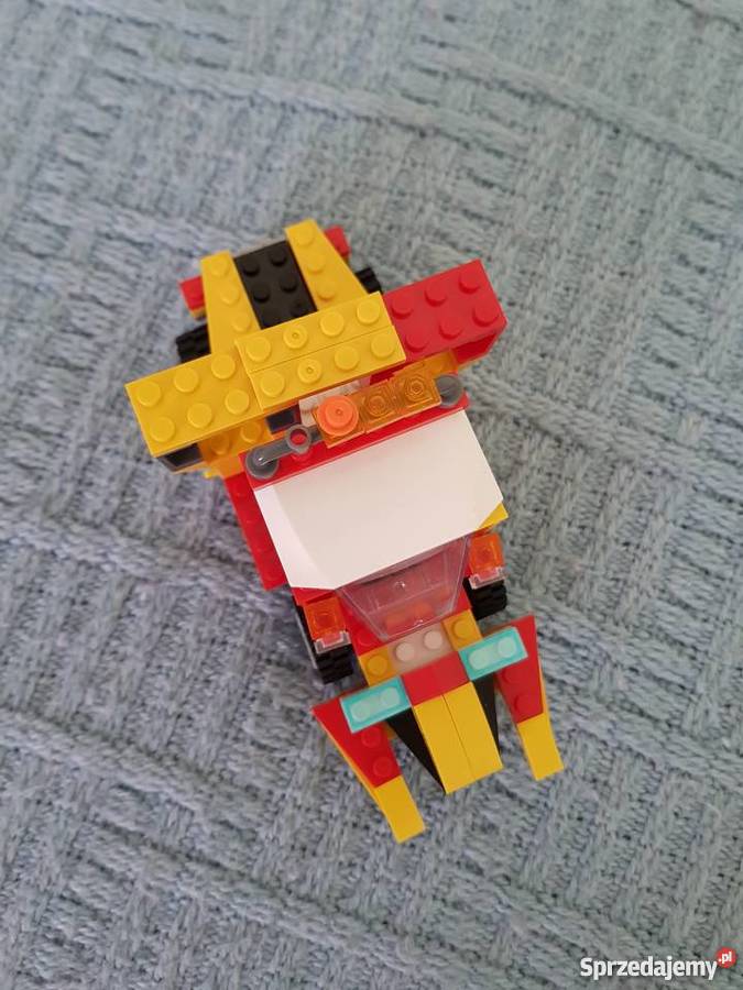 Samochód z klocków Lego składany w różnych Lego