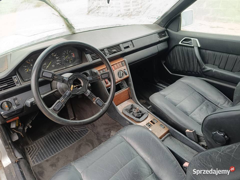 Mercedes c124 coupe wnętrze