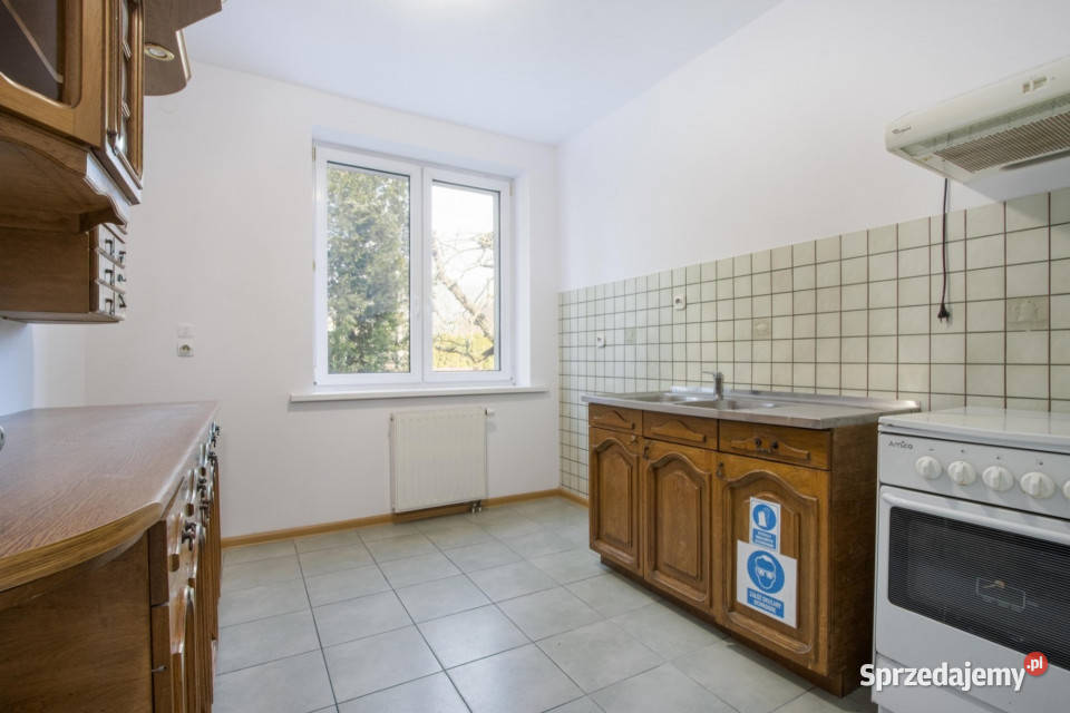 Lokal użytkowy z ogrodem i miejscami postojowymi