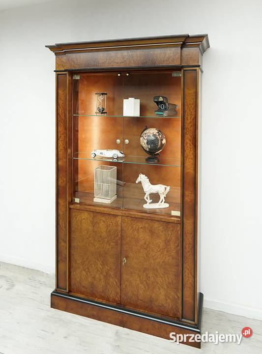 Zabytkowa podświetlana witryna art deco wielkopolskie