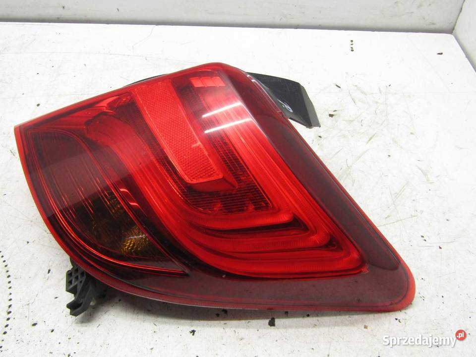 LAMPA TYLNA PRAWY TYŁ TOYOTA YARIS III LIFT