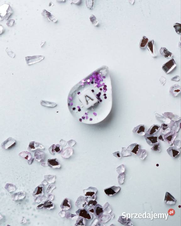 Zawieszka w kształcie łezki z literką A