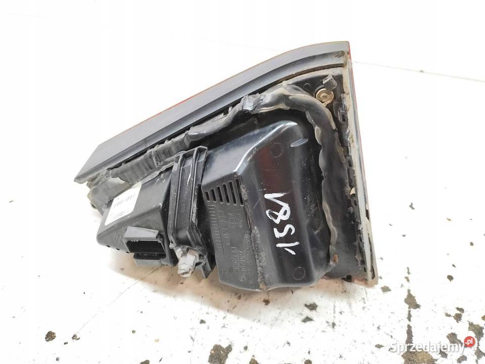 LAMPA TYŁ W KLAPĘ PRAWA SEDAN USA 561945308C VW