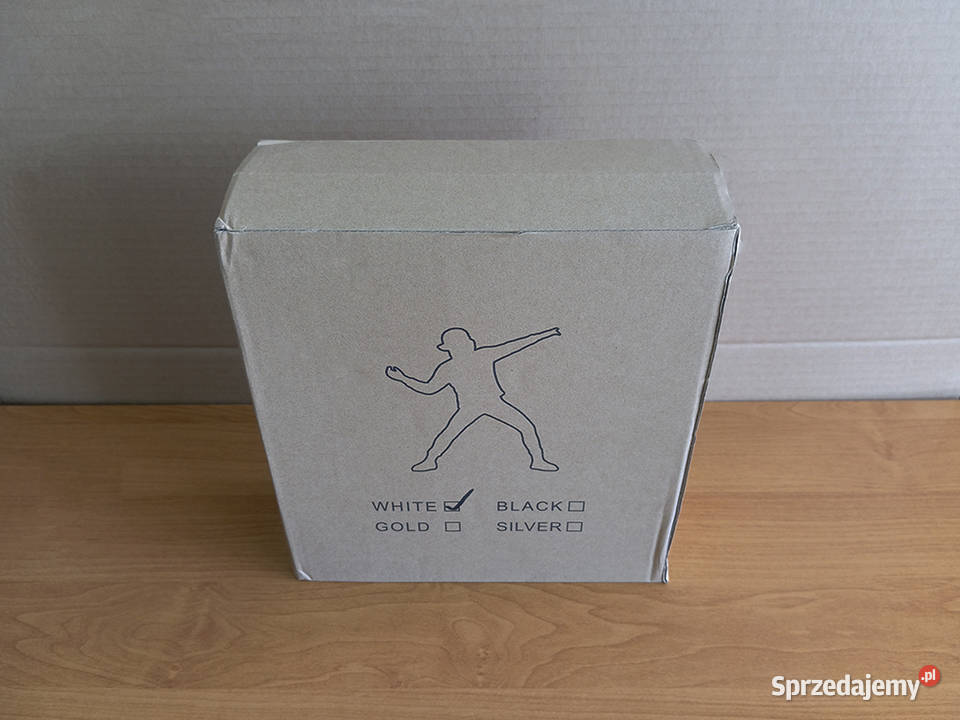 NOWY Figurka Banksy Chłopiec Rzucający Bukietem Węgrów