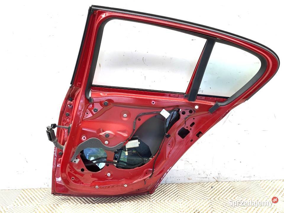 DRZWI PRAWY TYŁ BMW F20 Hatchback 1119