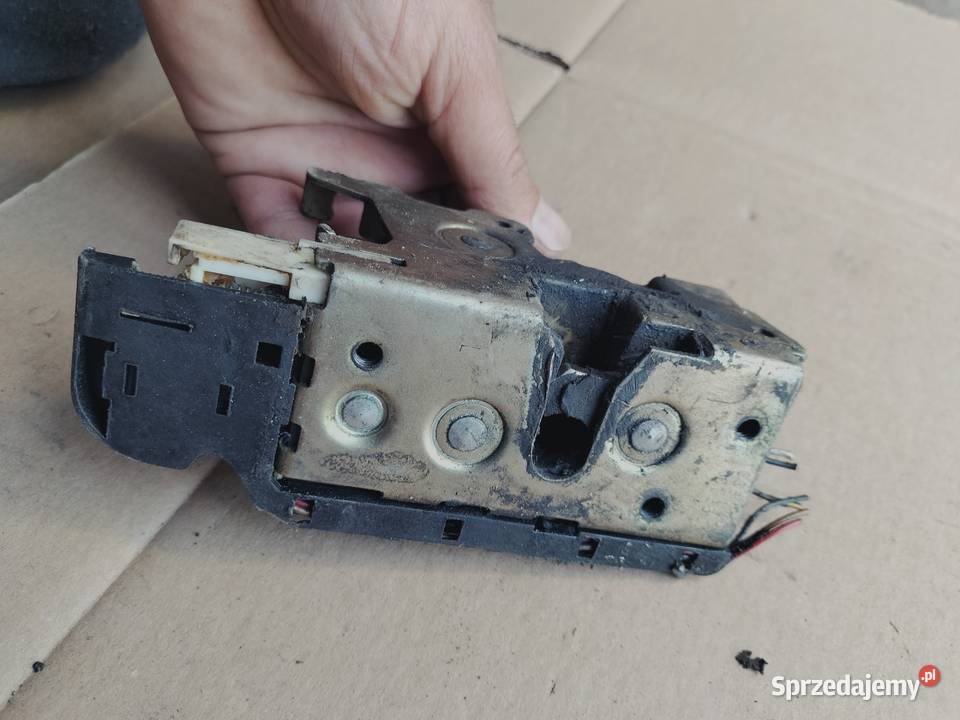 ZAMEK DRZWI KIEROWCY MERCEDES VITO W638