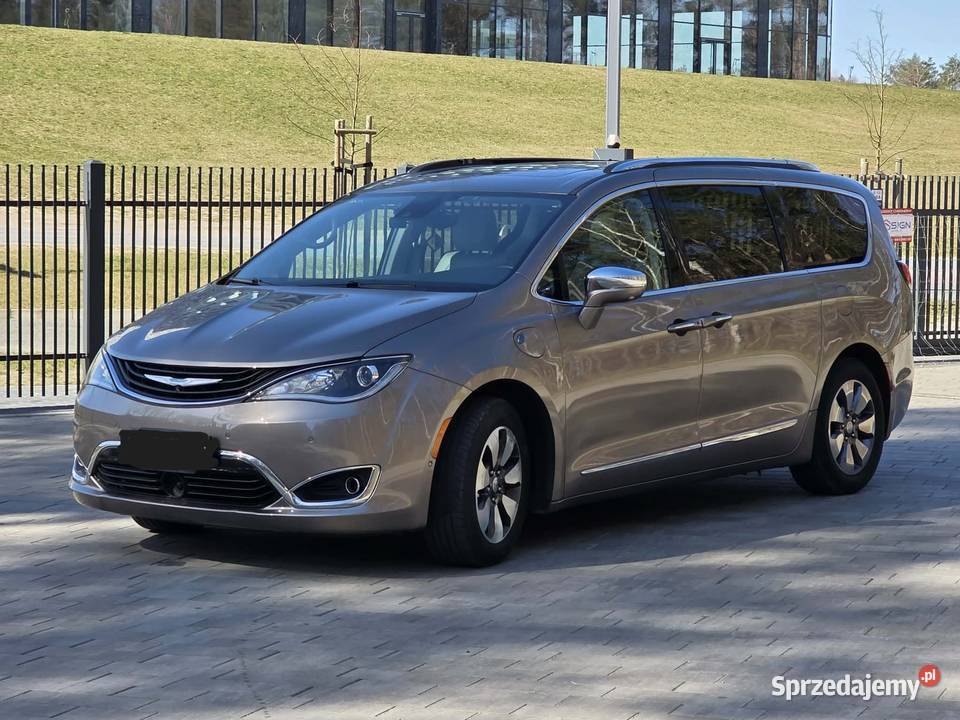 Chrysler Pacifica Hybryda dach panoramiczny 264KM Pacifica Poznań