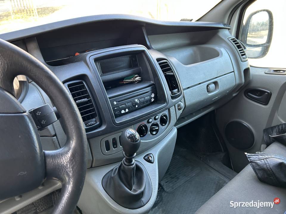 Zamiana na osobowe dostawcze Renault Trafic L2H2 Rok produkcji 2011 wielkopolskie Poznań