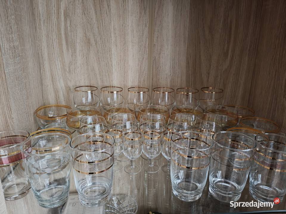 Kieliszki szklanki dużo tego