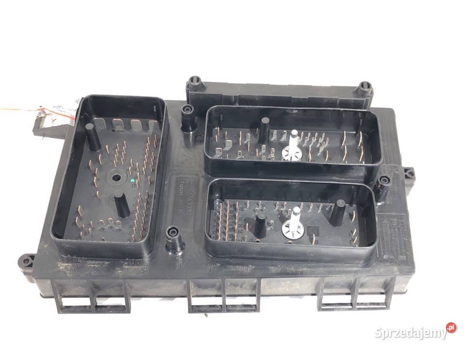 SKRZYNKA BEZPIECZNIKÓW OPEL ASTRA H 13206749