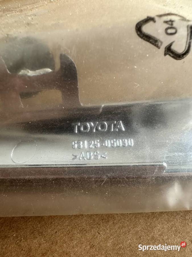 TOYOTA AVENSIS LISTWA CHROM ATRAPY 5312605030