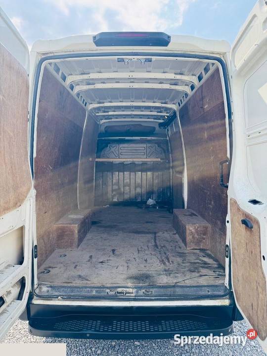 Iveco Daily 35S13 23 d 130 2017r Furgon Blaszak Rok produkcji 2017 Nisko