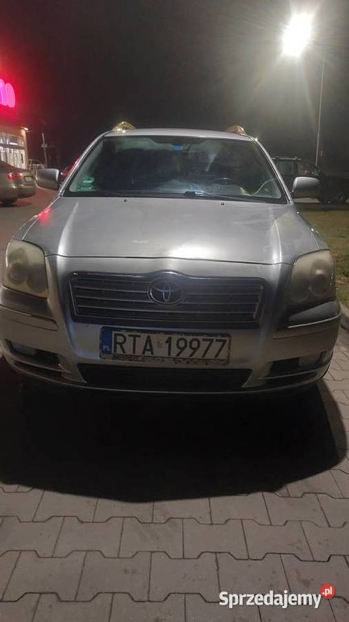 Avensis 7 lat w jednych rekach Nasutów